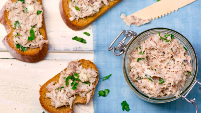 Domáca nátierka na chrumkavom chlebe