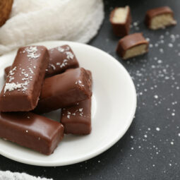 Domáce kokosovo-čokoládové tyčinky: Sladká klasika v poctivej domácej verzii