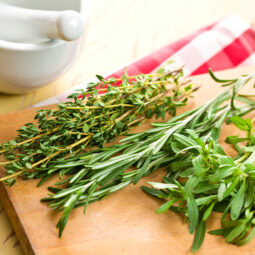 Bylinky v kuchyni: Ako z nich vyťažiť maximum chuti aj vône