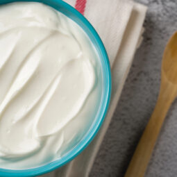 Ako si doma rýchlo vyrobiť zakysanú smotanu iba z dvoch surovín