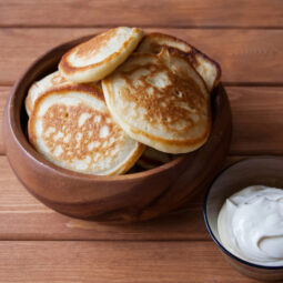 Tradičné sladké dolky so smotanou