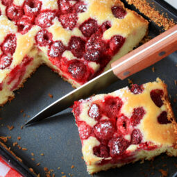 Ovocná bublanina ako od starej mamy: Jednoduchý recept na nadýchaný koláč