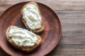 Krémová šľahaná pomazánka na jednohubky: jednoduchý recept s výraznou chuťou