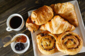 Domáce croissanty a sladké pečivo z plundrového cesta
