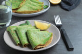 Jemné špenátové palacinky s krémovou tvarohovou náplňou