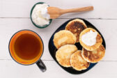 Rýchle cottage placky z panvice: jednoduchý recept, ktorý dáva výžive nový zmysel