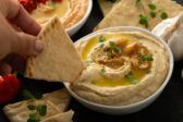 Hummus s domácimi pita plackami