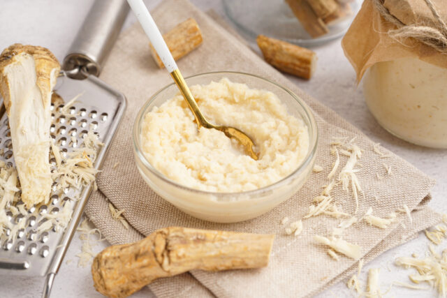 Svieža chrenovo-jablková nátierka: jednoduchý retro recept, ktorý nesklame