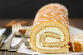Jemná tiramisu roláda s krémom zo šľahačky a pomazánkového masla