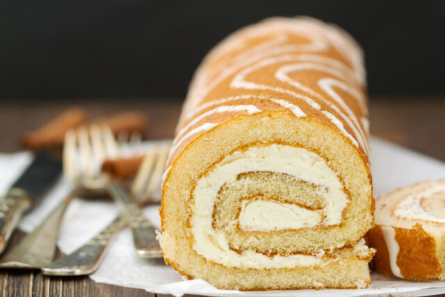 Jemná tiramisu roláda s krémom zo šľahačky a pomazánkového masla