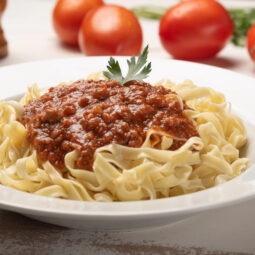 Tagliatelle s hovädzím mäsom a omáčkou z rajčín