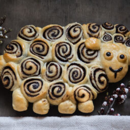 Taliansky veľkonočný baranček z kysnutého cesta bez formy
