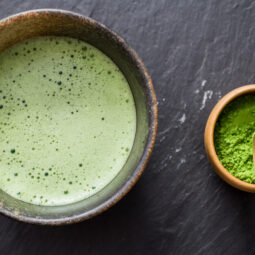 Matcha pod lupou: kedy telu pomáha a kedy už môže predstavovať problém