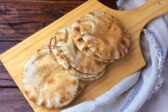 Domáca pita: Mäkké pečivo s chrumkavou kôrkou, ktoré si naplníte podľa seba