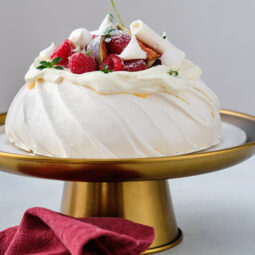 Pavlova ako obláčik: 4 triky, vďaka ktorým nepraskne