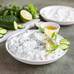 Domáce grécke tzatziki: Krémový dip, ktorý osvieži každé letné jedlo