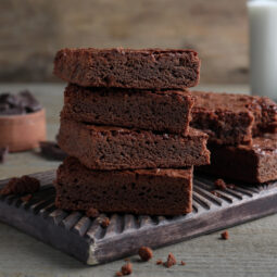 Domáce čokoládové brownies bez múky a cukru: pripravíte ich iba z 3 surovín