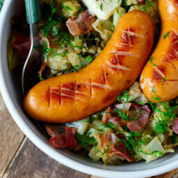 Šťavnaté špekáčiky so slaninou a zeleninou