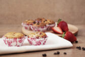 Jahodové muffiny s čokoládou: Letná sladkosť, ktorá nikdy nesklame