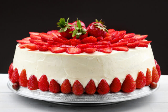 Nadýchaná jahodová torta, ktorá očarí vzhľadom aj chuťou