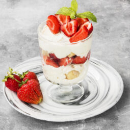 Krémové tiramisu s jahodami