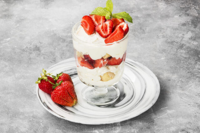 Krémové tiramisu s jahodami