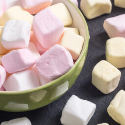 Ovocné marshmallow z domácej kuchyne: farebná pochúťka s prirodzenou chuťou