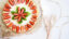 Letný cheesecake s jahodami a krehkým sušienkovým základom