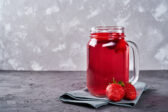 Domáci jahodový sirup: Voňavá dobrota z letnej úrody a originálne kombinácie chutí
