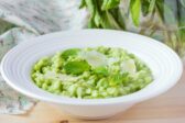 Hráškové rizoto s kuracím mäsom a parmezánom