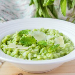Hráškové rizoto s kuracím mäsom a parmezánom