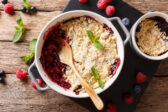 Ovocný crumble: Rýchly letný dezert, ktorý si zamilujete
