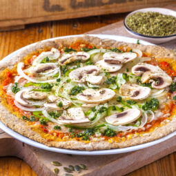 Zabudnite na klasické cesto. Táto cuketová pizza je ľahká, šťavnatá a zachutí aj milovníkom tradičnej pizze