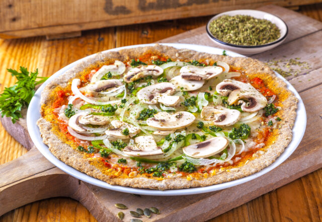 Zabudnite na klasické cesto. Táto cuketová pizza je ľahká, šťavnatá a zachutí aj milovníkom tradičnej pizze