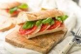 Bageta Caprese z rúry: jednoduchý recept na rýchle jedlo aj pohostenie