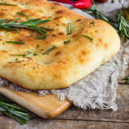 Domáca focaccia: Nadýchané talianske pečivo, ktoré si pripravíte aj vo vlastnej kuchyni