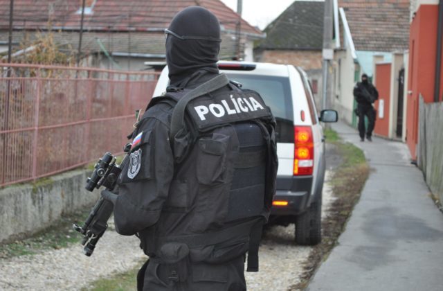 346856_policia kuklaci 640x420.jpg