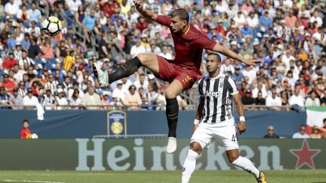 347957_medhi benatia 4 edin dzeko 640x420.jpg