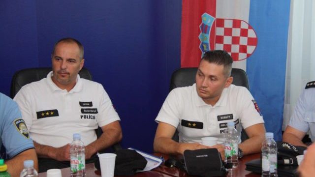 348096_policia sr v chorvatsku 640x420.jpg