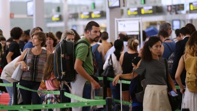 348460_spain_airport_queues_47153 052acb9f578c48b6a4879e3a1a3b574b 640x420.jpg