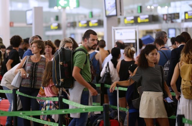348460_spain_airport_queues_47153 052acb9f578c48b6a4879e3a1a3b574b 640x420.jpg