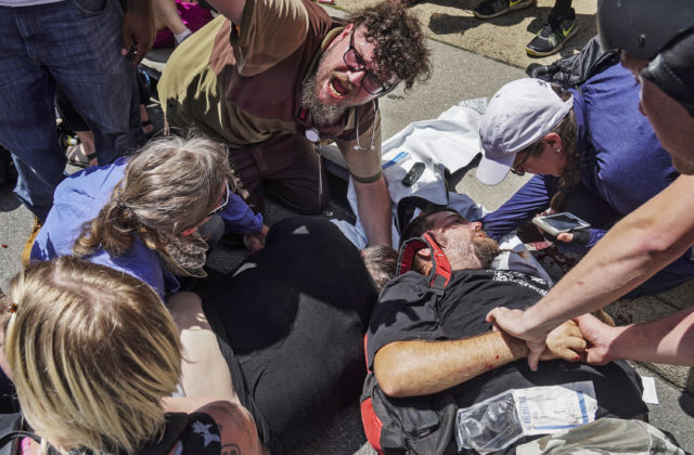 349351_confederate_monument_protests_photo_gallery_65435 20179418c7fa40c3bf068ed85e2b7e1b 640x420.jpg