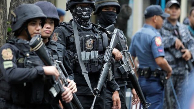 349399_filipiny_policia 640x420.jpg