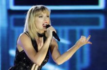 349430_people_taylor_swift_fan_visit_07090 17931779d6f34e3ea6b7c0f1d8a63f02 640x420.jpg