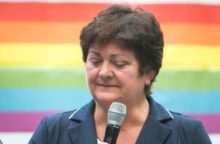 349874_verejna ochrankyna prav maria patakyova pocas festivalu duhovy pride bratislava 2017. 640x420.jpg
