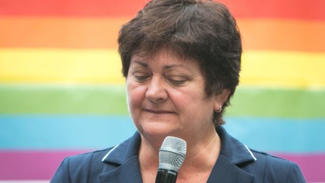 349874_verejna ochrankyna prav maria patakyova pocas festivalu duhovy pride bratislava 2017. 640x420.jpg
