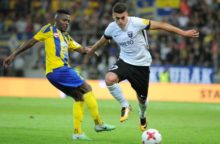 349922_yves simon pambou z fk dac 1904 dunajska streda vlavo a robert mazan z msk zilina vpravo pocas 5. kola fortuna ligy 640x420.jpg