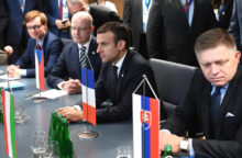 350136_v4_macron 640x420.jpg