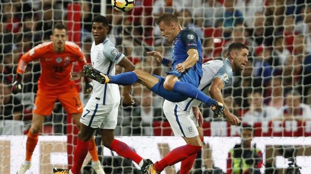 351219_jordan henderson jan durica 640x420.jpg