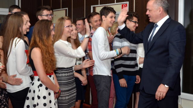 351265_andrej kiska a studenti 640x420.jpg